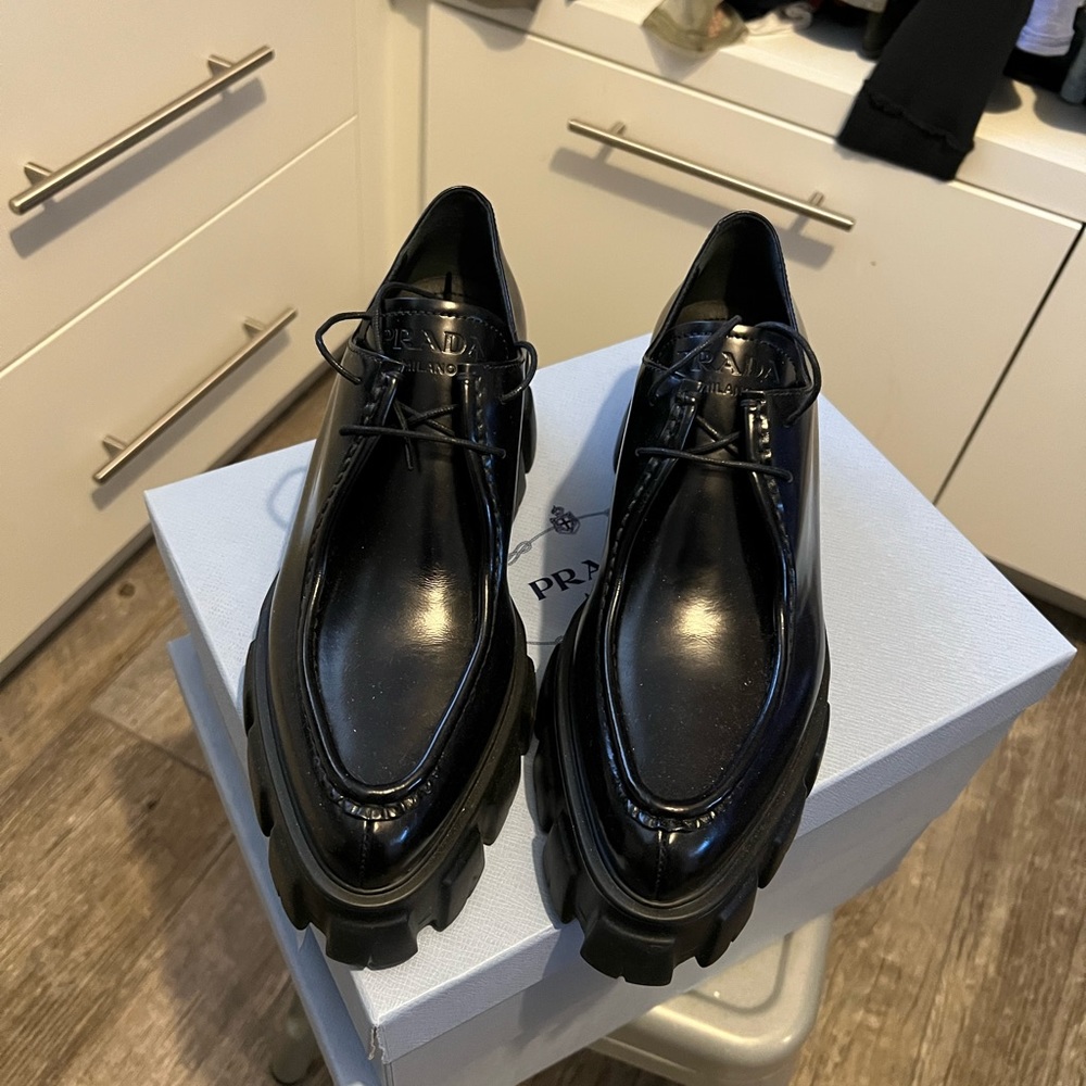 Prada monolith Leather lace ups size 39